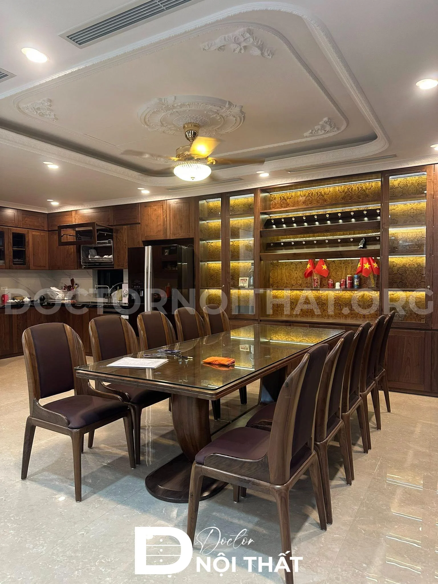 Thi công phòng bếp với nội thất gỗ tự nhiên