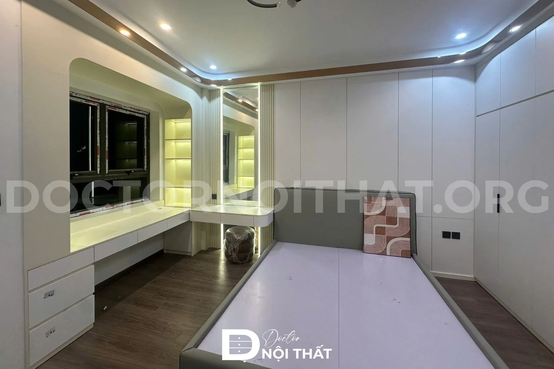 Thi công nội thất phòng ngủ Master hiện đại tone màu xám trắng